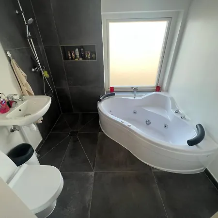 Small And House 5 Min To The